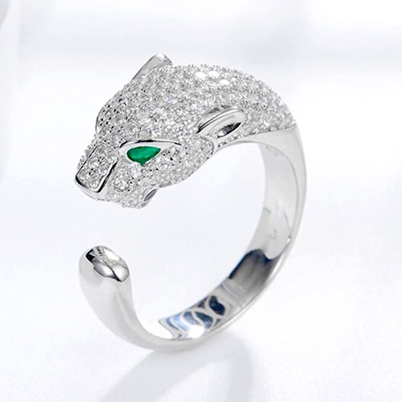 White gold Diamond Custom made from dubai! A head turner diamond ring! Best gift